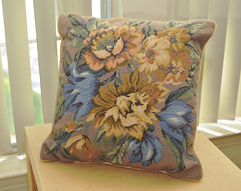 Needlepoint Pillows with Flowers. 100% Wool. 18"x18" - Click Image to Close